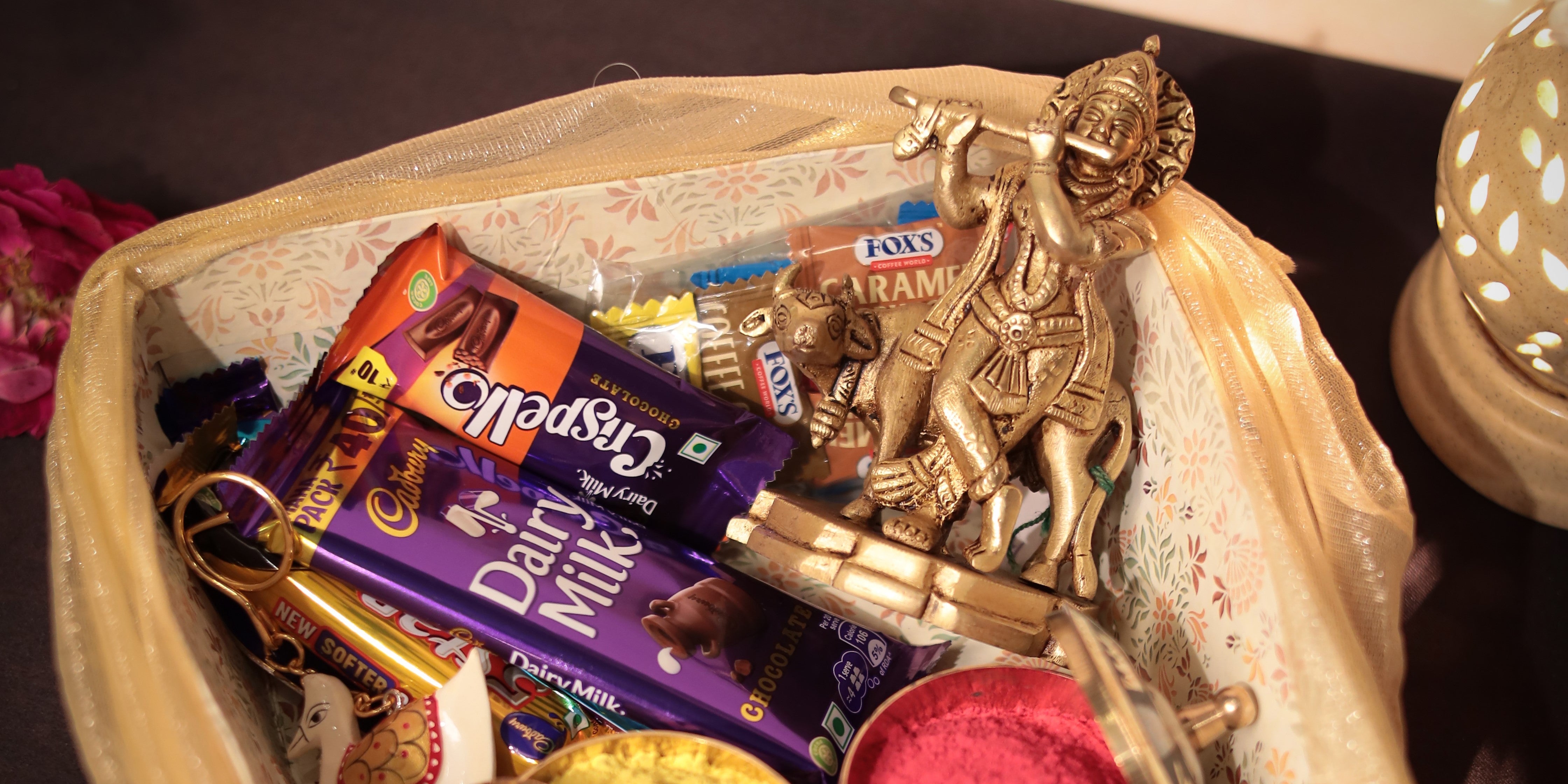 Elevate Corporate Gifting with Personalized Handcrafted Hampers from Aarti Handicrafts.