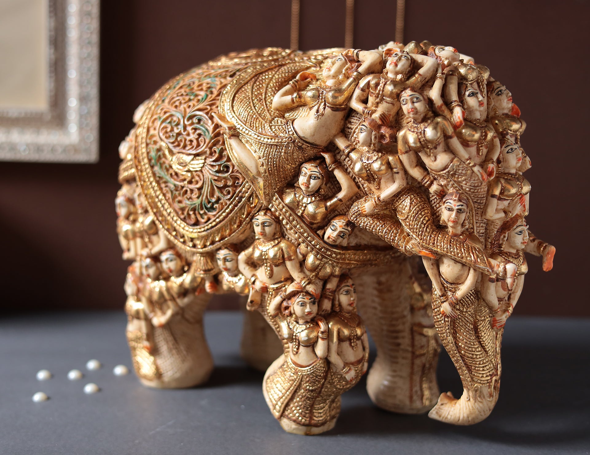 Rich Decorative Elephant Statue in Resin (Marble Dust)