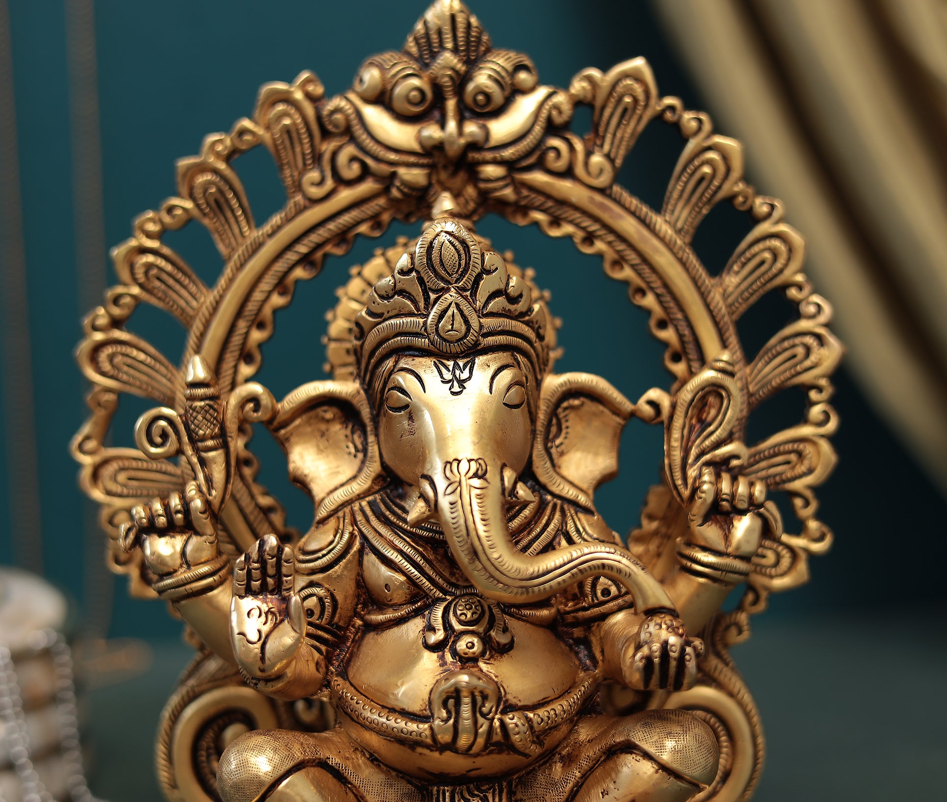 Auspicious Brass Lord Ganesha With Left Trunk In 9 Inches (22.86 Cm)