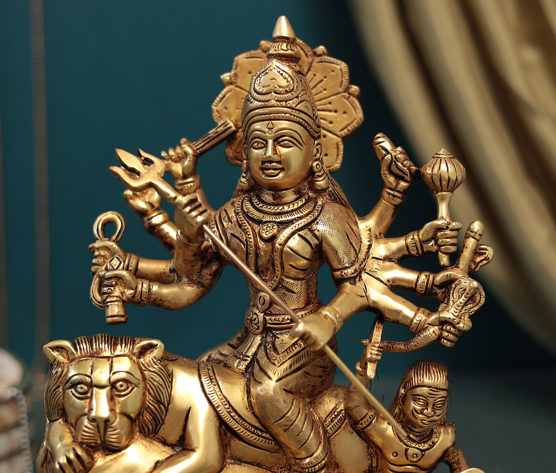 Brass Durga Maa Idol/Mahishasura Mardini Idol In 10 Inches (25.5 Cms)