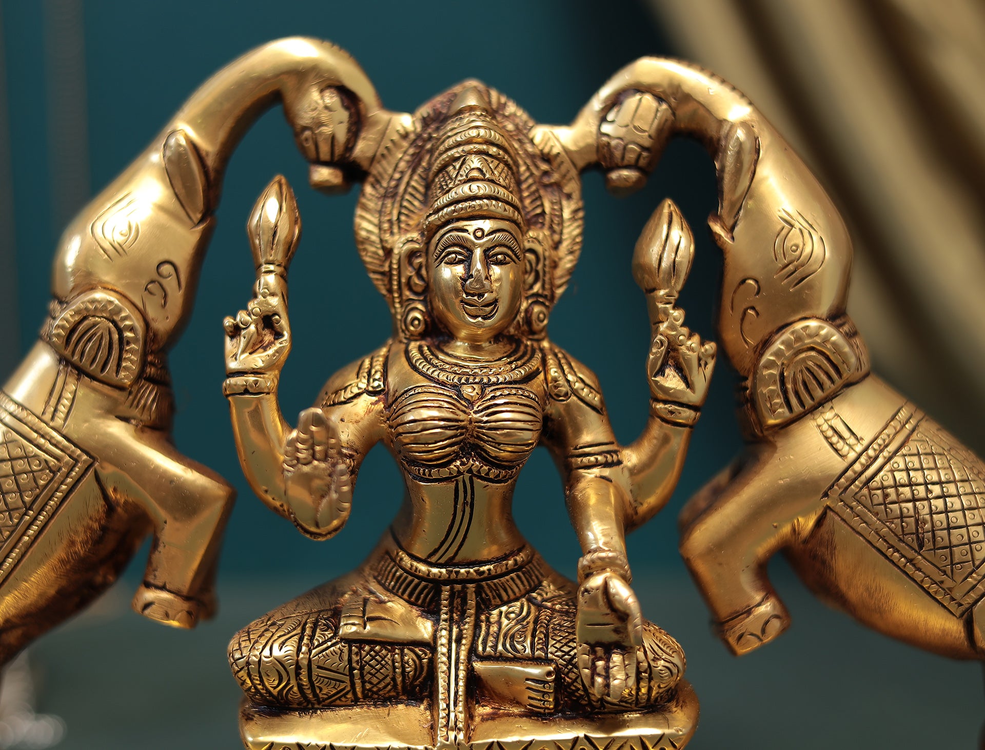 Brass Goddess Gaja (Elepahant) Lakshmi Idol In 7.5 Inches (19 Cm)