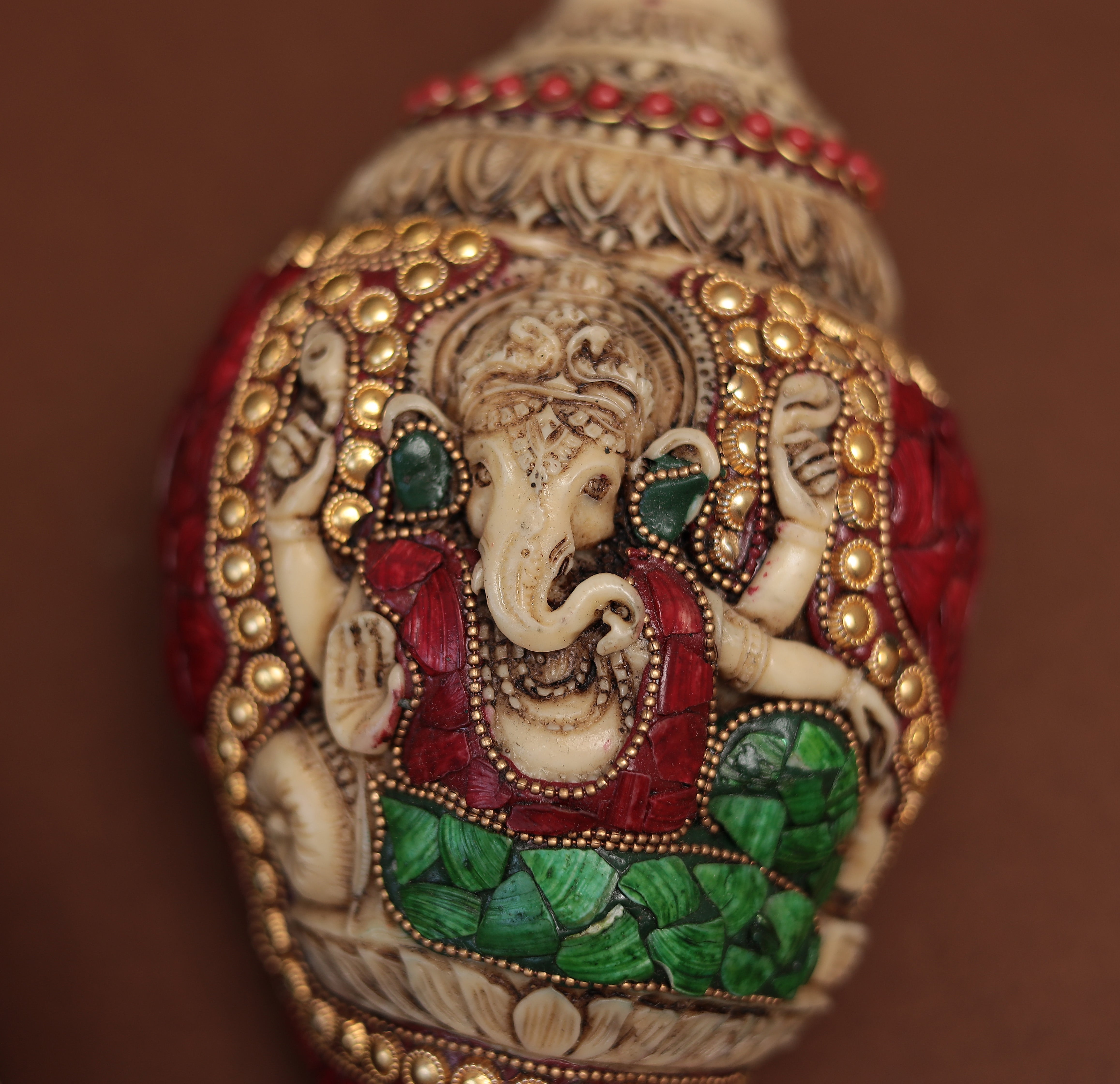 Auspicious Conch With Lakshmi and Ganesh With Stone Work