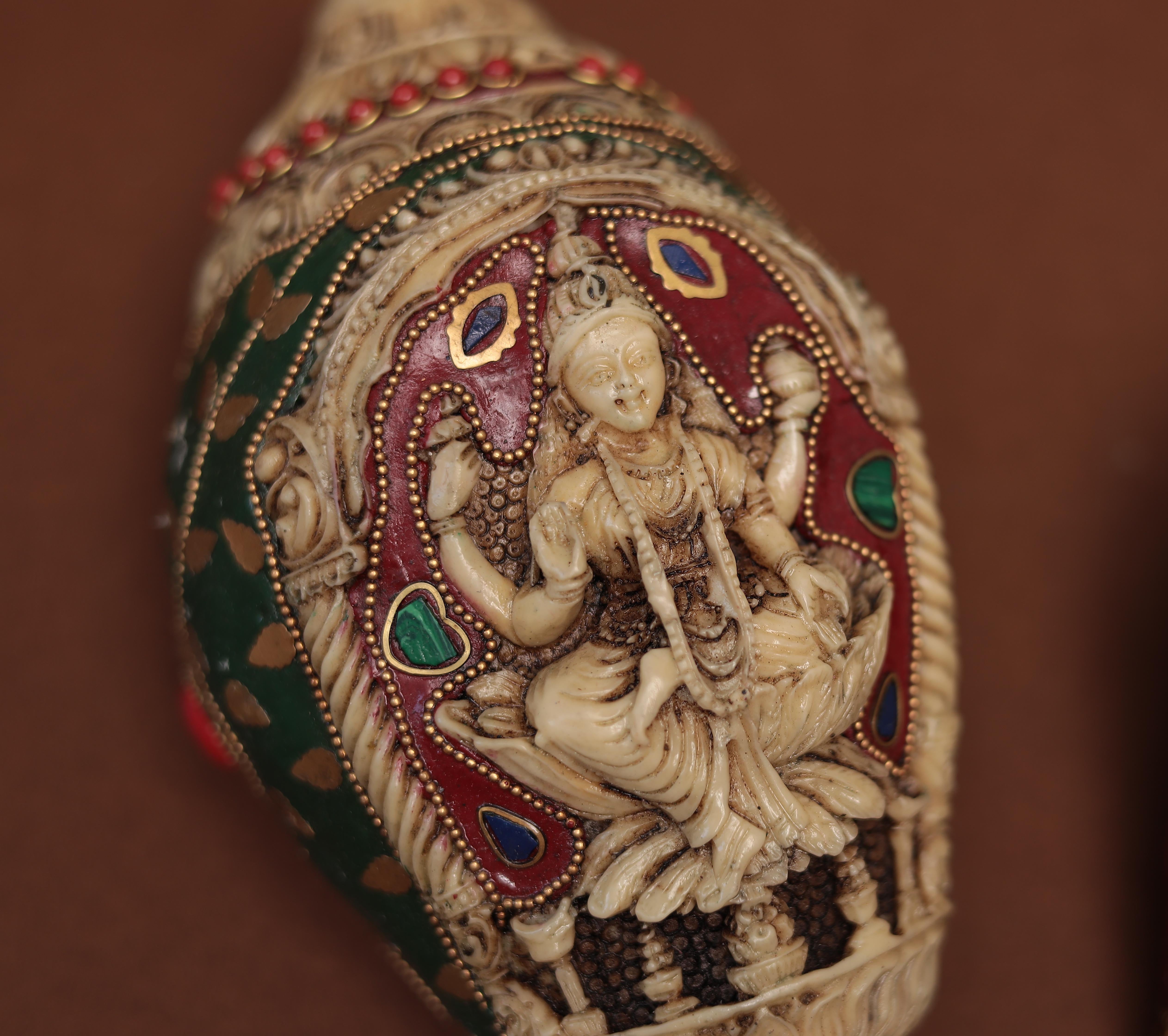 Auspicious Conch With Lakshmi and Ganesh With Stone Work